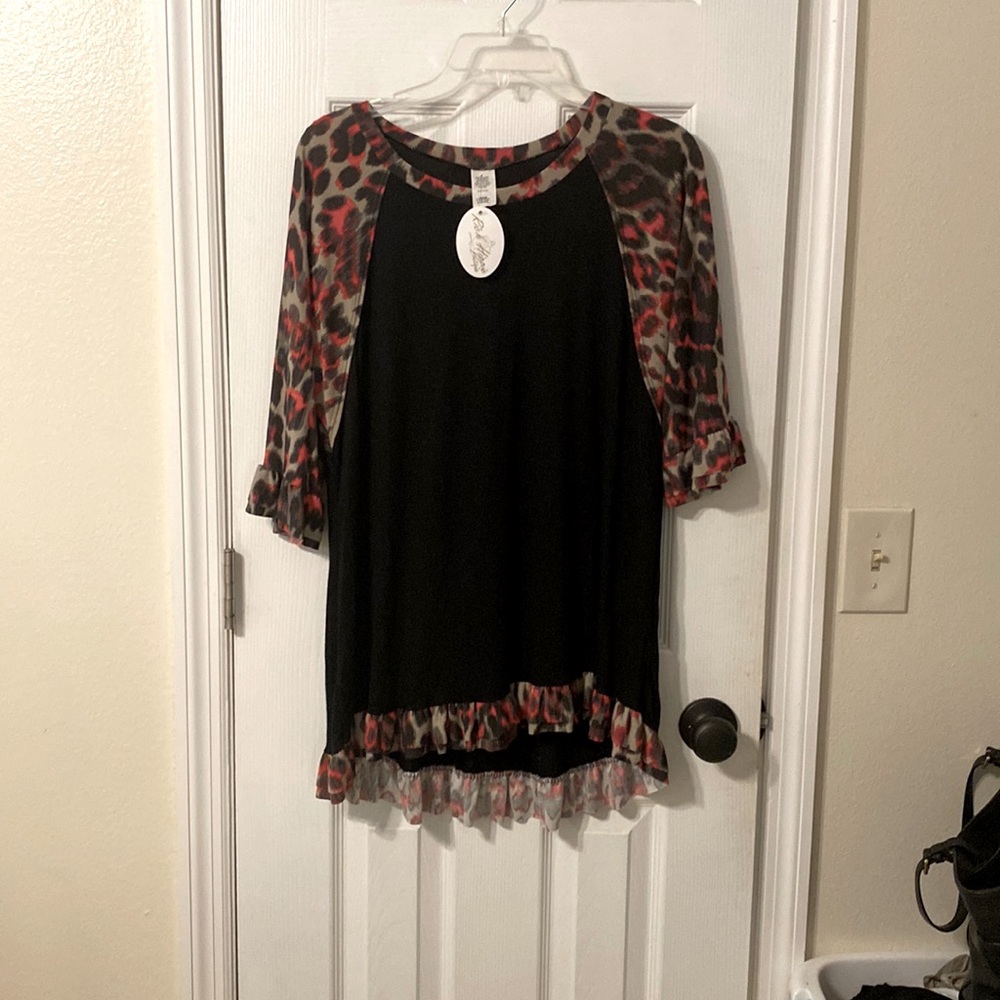 NWT Rich Hippie Red / Black Leopard Print Ruffle Sleeve and Hem Tunic Size Small